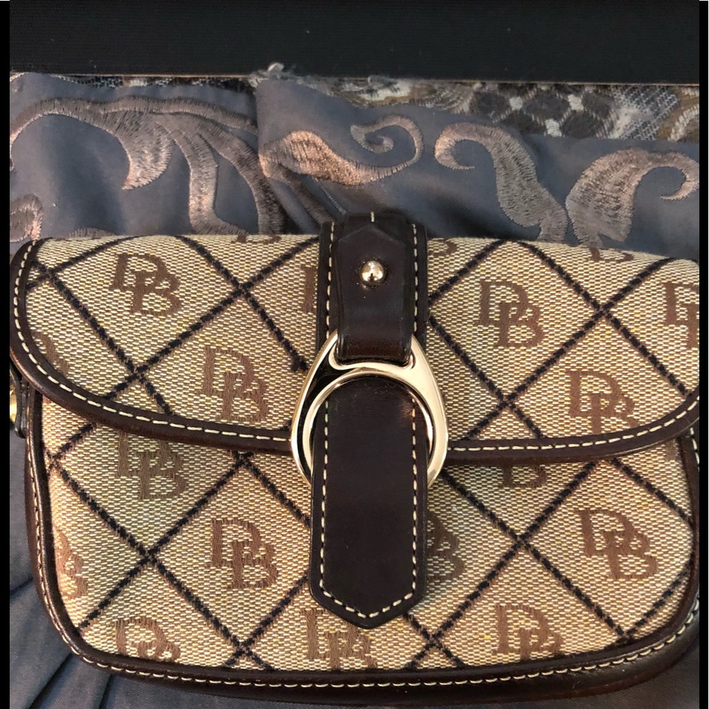 Clutch wristlet